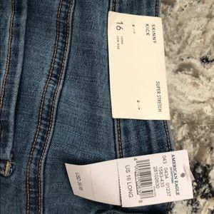 NWT. American Eagle 16L Jeans